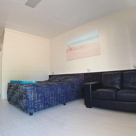 Tropical City Motor Inn Ayr Exteriör bild