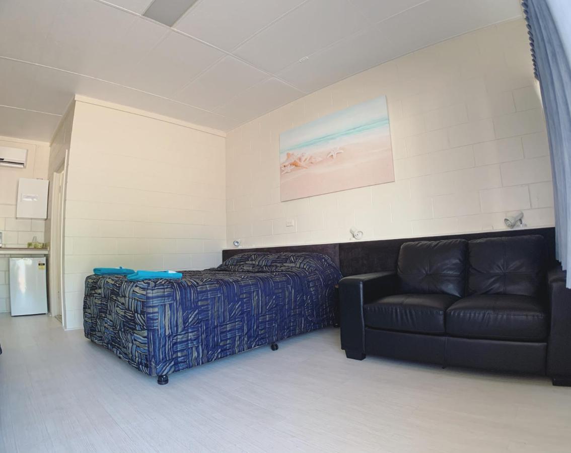 Tropical City Motor Inn Ayr Exteriör bild