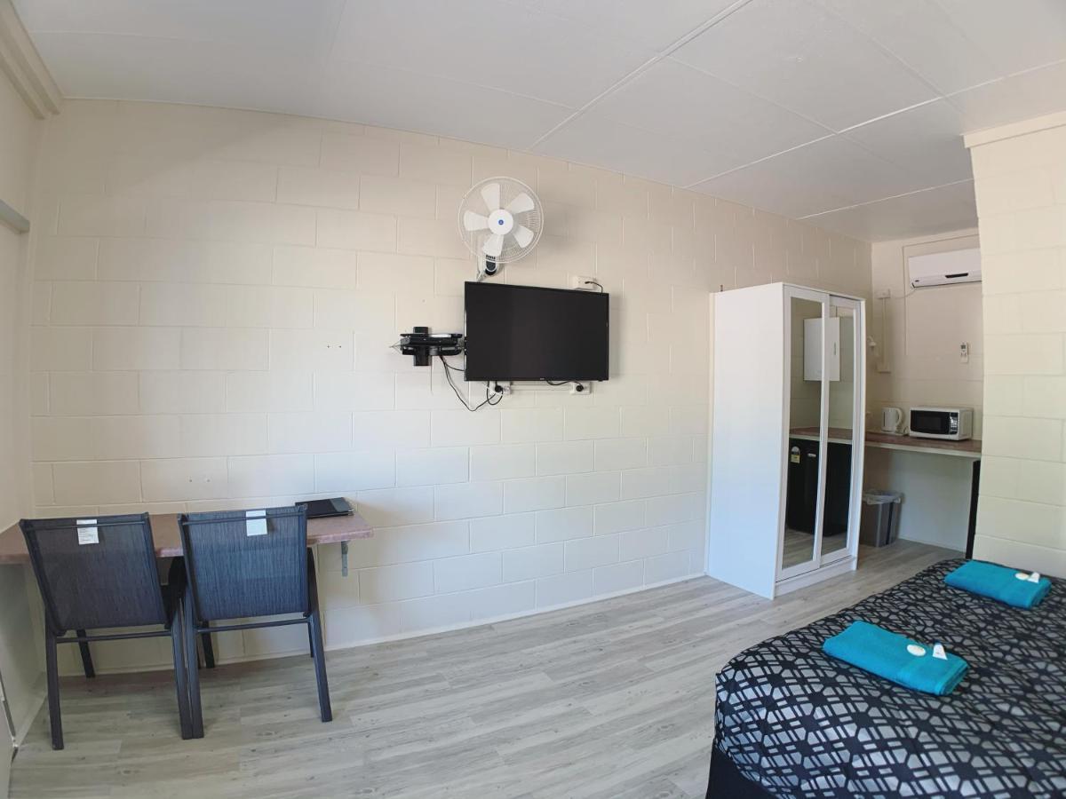 Tropical City Motor Inn Ayr Exteriör bild