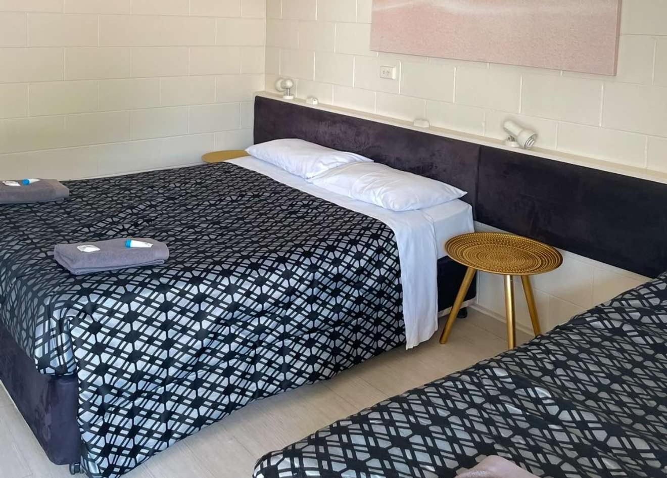 Tropical City Motor Inn Ayr Exteriör bild