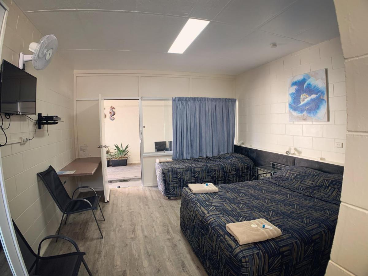 Tropical City Motor Inn Ayr Exteriör bild