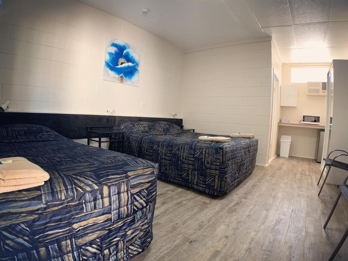 Tropical City Motor Inn Ayr Exteriör bild